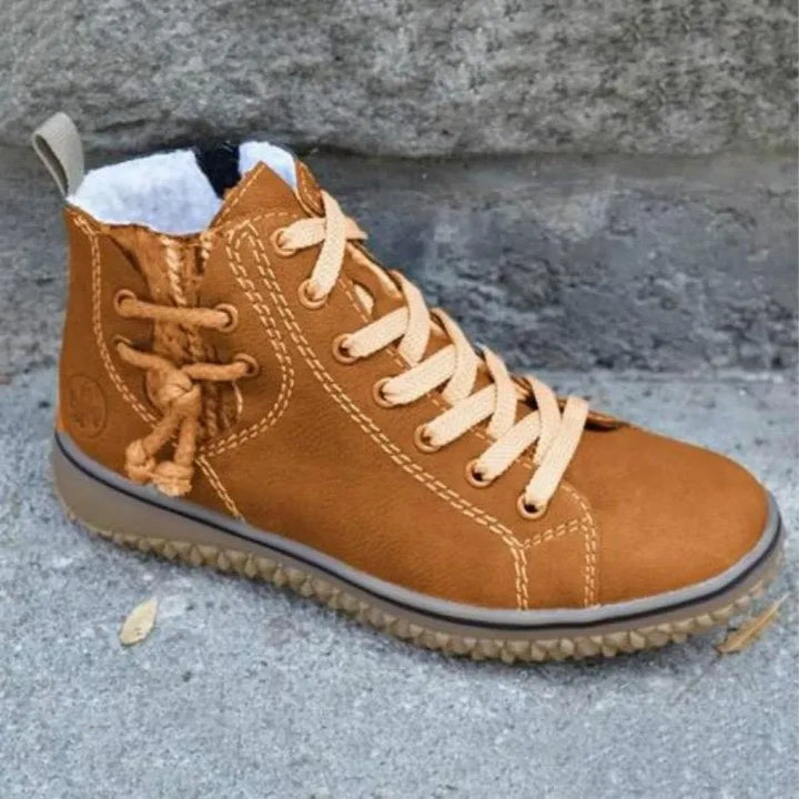 Élégantes bottines femme fourrées en similicuir, lacets et zip, style hivernal chic.