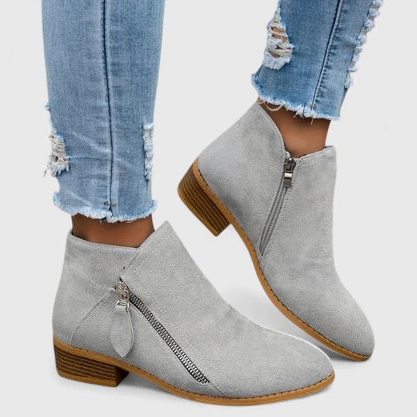 Bottines élégantes orthopédiques femme, design moderne. Confort et soutien pour les chaussures de printemps/automne.