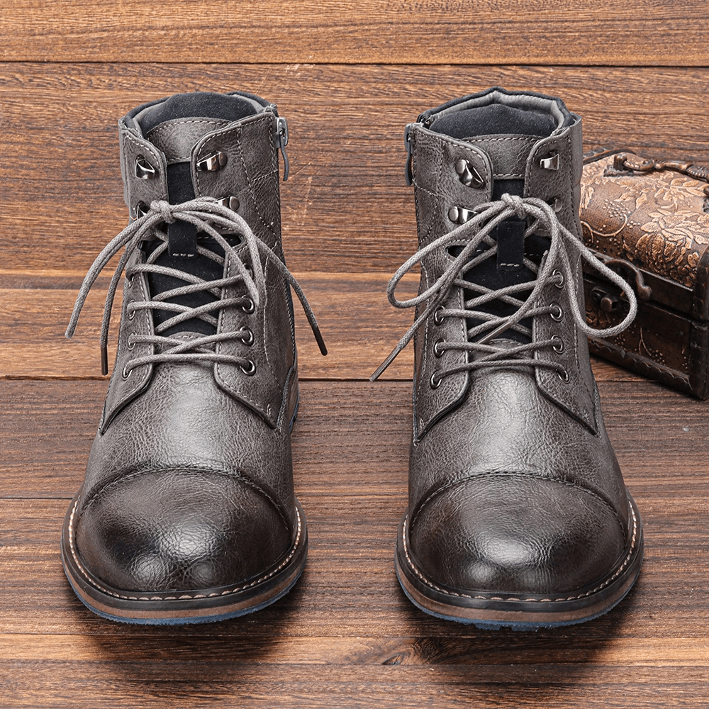Vue détaillée des bottines homme élégantes, mettant en avant le confort, l'adhérence et le style.