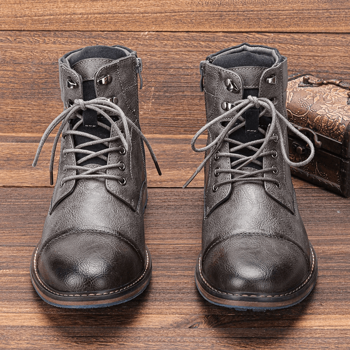 Vue détaillée des bottines homme élégantes, mettant en avant le confort, l'adhérence et le style.