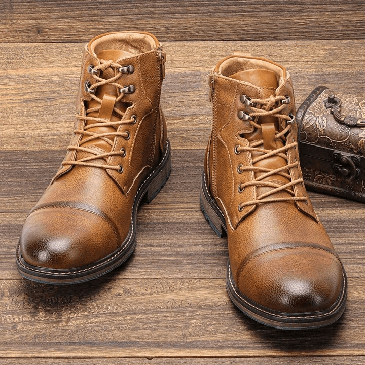 Bottines homme style casual habillé avec semelle antidérapante. Confort et mode pour le quotidien.