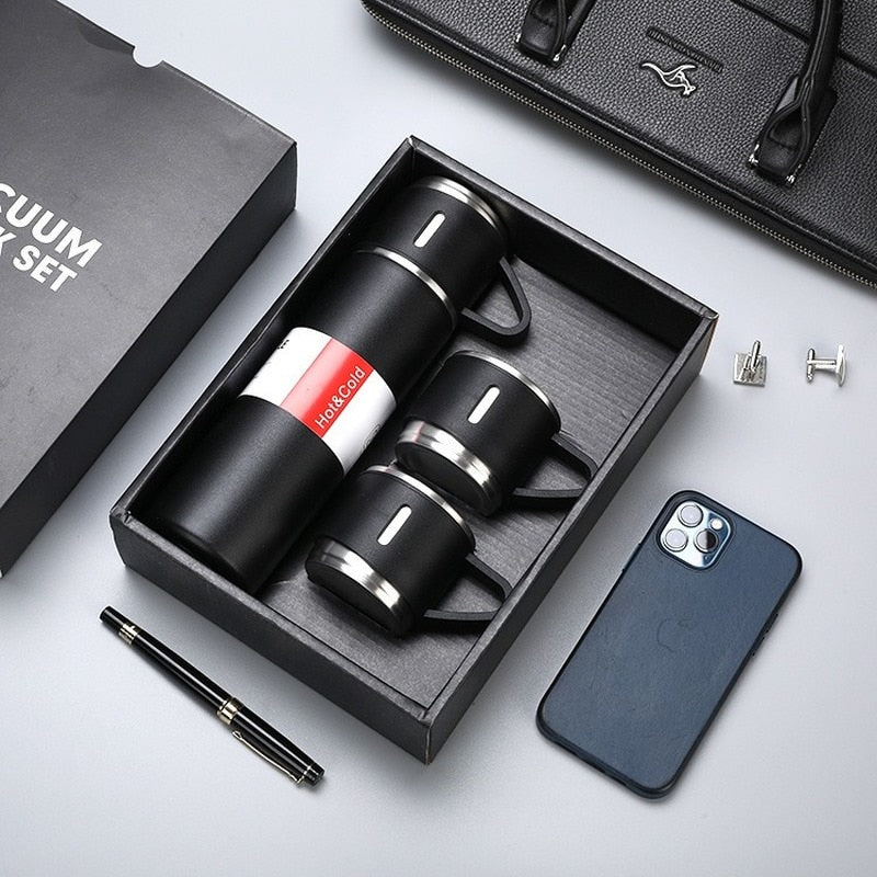 Accessoire de voyage: bouteille réutilisable en acier inoxydable pour hydratation. Maintient température.