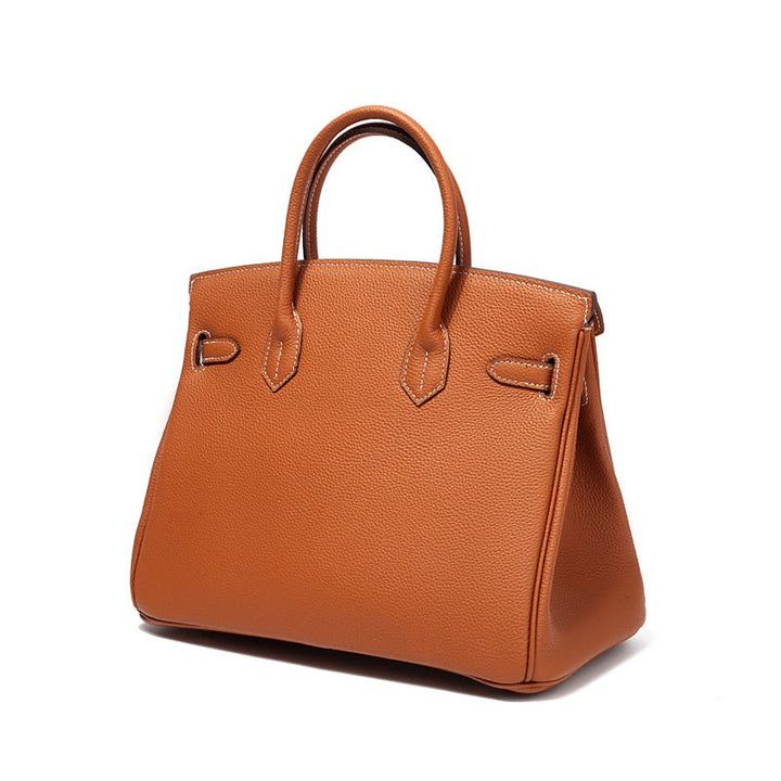 Sac à main en cuir pour femme, idéal pour un look élégant au quotidien.