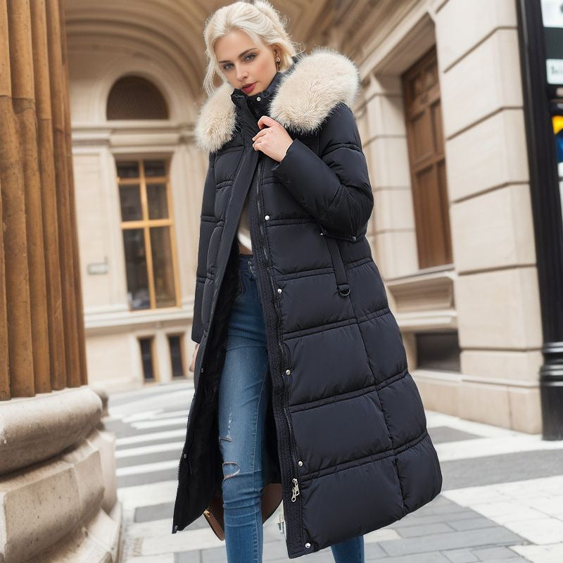 Parka matelassée femme chaude, style élégant. Manteau d'hiver avec fausse fourrure.