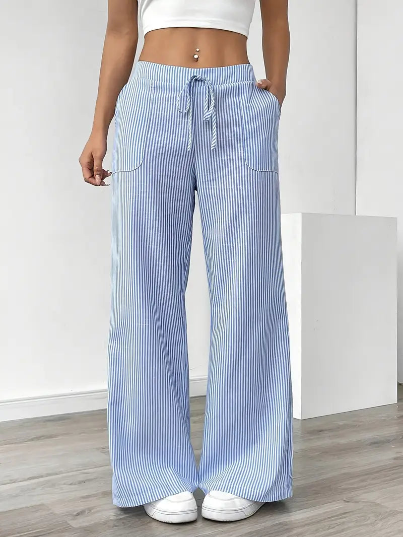 Look estival décontracté avec pantalon large fluide et respirant.