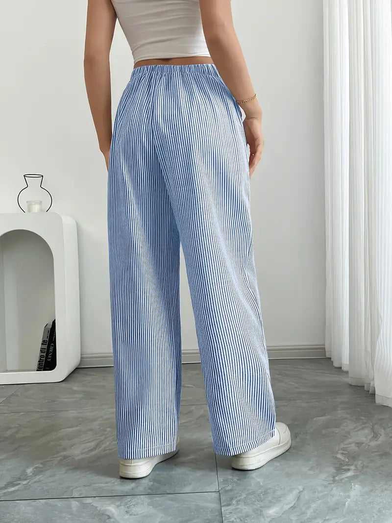 Pantalon large et confortable, rayé, essentiel pour l'été.