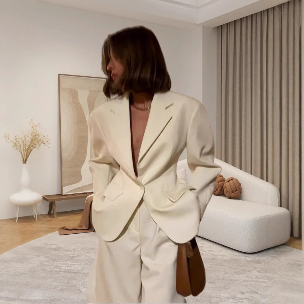 Blazer tailleur femme chic pour un look élégant et professionnel. Veste polyvalente, en vinrouge ou blanc.