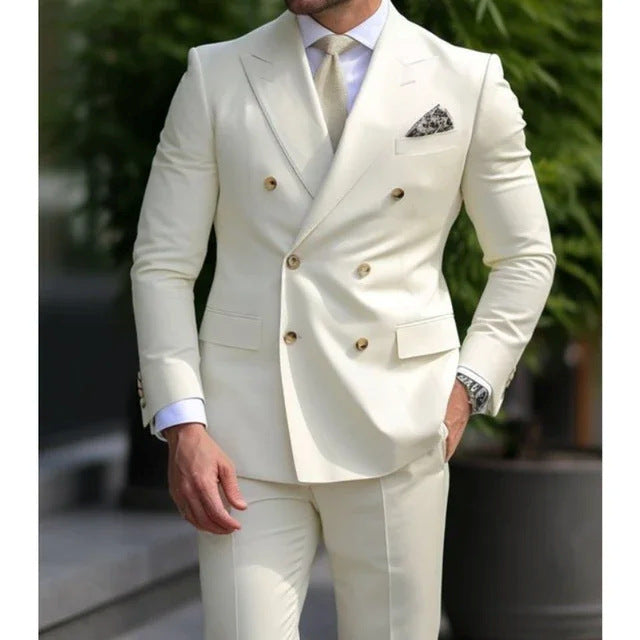 Costume complet porté par un homme, silhouette élégante, idéal pour un événement formel ou une réunion business.