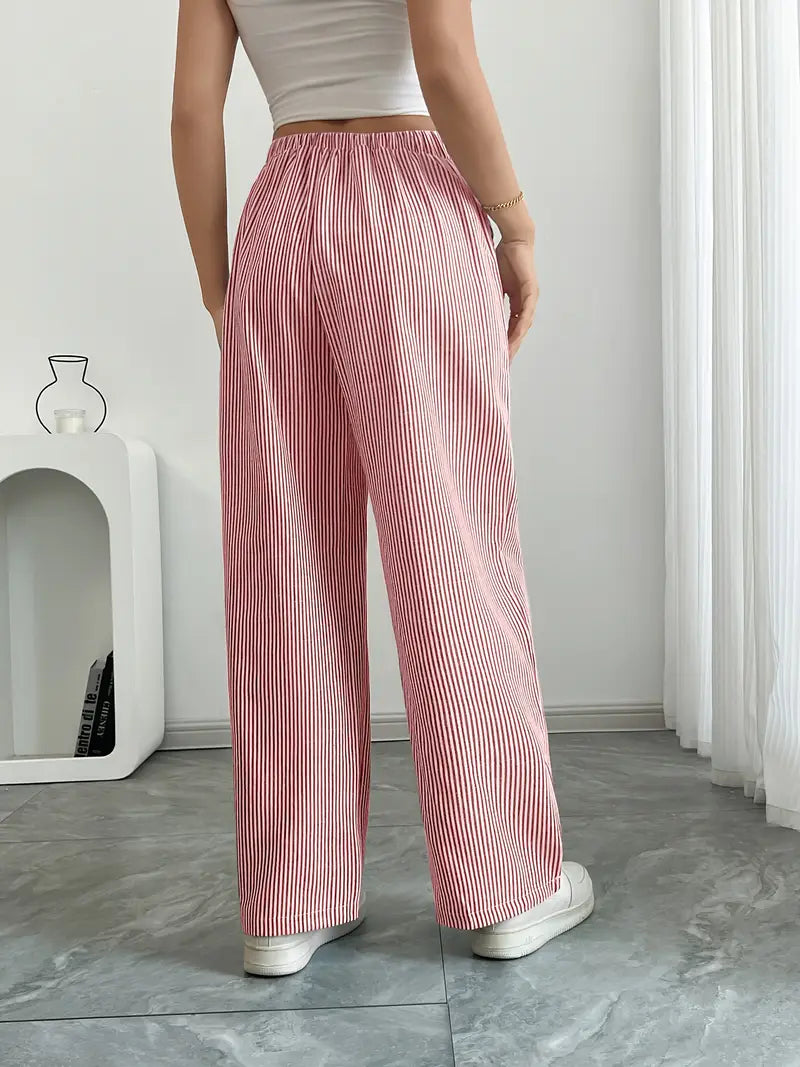 Pantalon rayé et respirant, parfait pour les journées chaudes d'été.