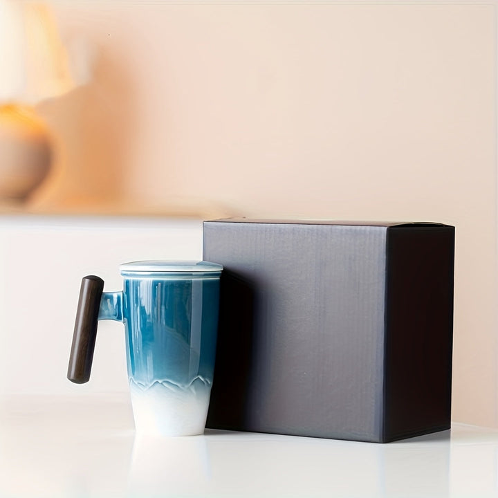 Tasse à thé en céramique texturée, faite main, avec filtre pour une infusion parfaite de vos herbes.