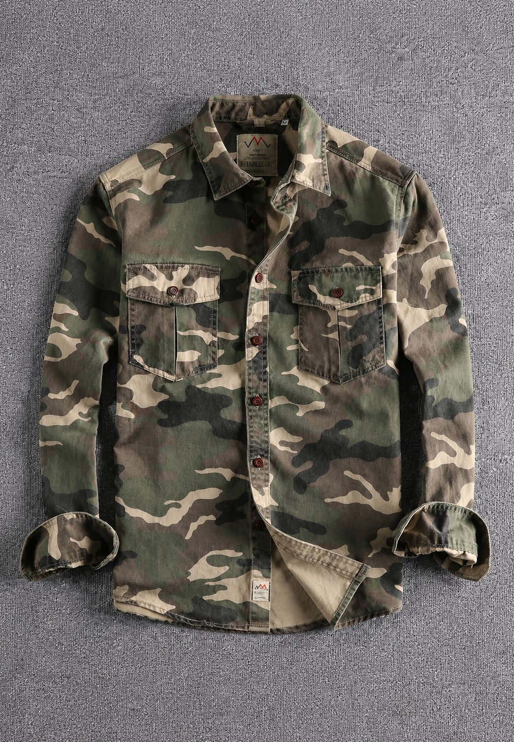 Chemise boutonnée camouflage pour homme, style automne-hiver, manches longues robustes, look décontracté et authentique.