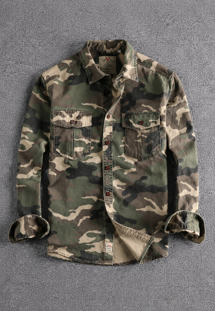 Chemise boutonnée camouflage pour homme, style automne-hiver, manches longues robustes, look décontracté et authentique.