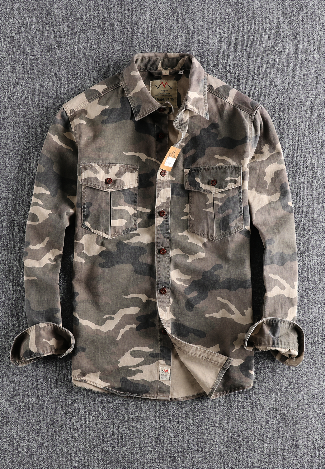Vêtement homme: chemise militaire camouflage à manches longues, boutons classiques, idéale pour un style automnal décontracté.