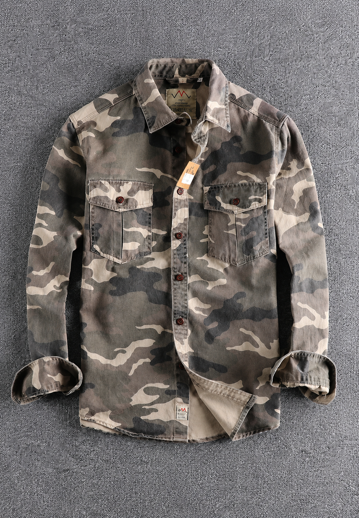 Vêtement homme: chemise militaire camouflage à manches longues, boutons classiques, idéale pour un style automnal décontracté.