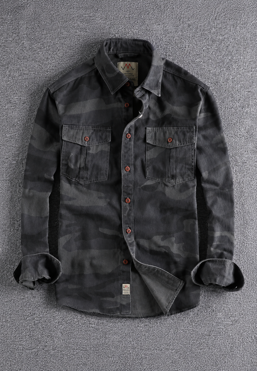 Chemise camouflage homme tendance, saison automne, manches longues, tissu résistant, poche poitrine, look urbain décontracté.