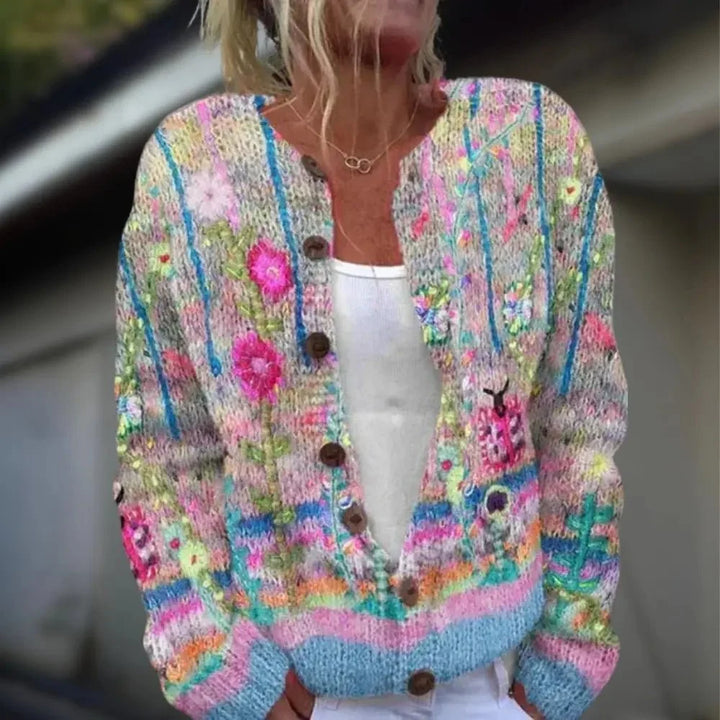 Cardigan féminin à imprimé moderne, parfait pour un look superposé décontracté-chic et tendance en mode.
