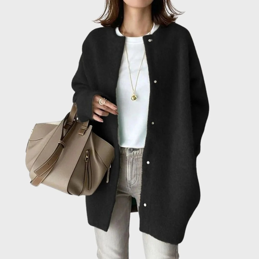 Cardigan femme oversize vert sapin, long et chaud, idéal pour le confort et le style décontracté en automne-hiver.