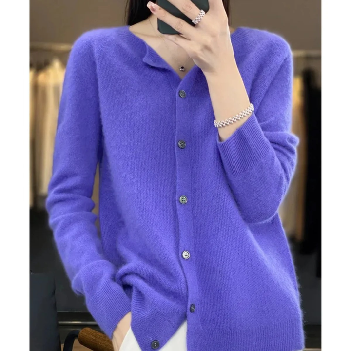 Cardigan confortable femme en maille, col rond, boutons, idéal pour un style mode automne.