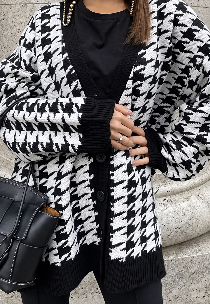 Cardigan oversize imprimé femme, style décontracté chic, parfait pour le printemps et l'automne.