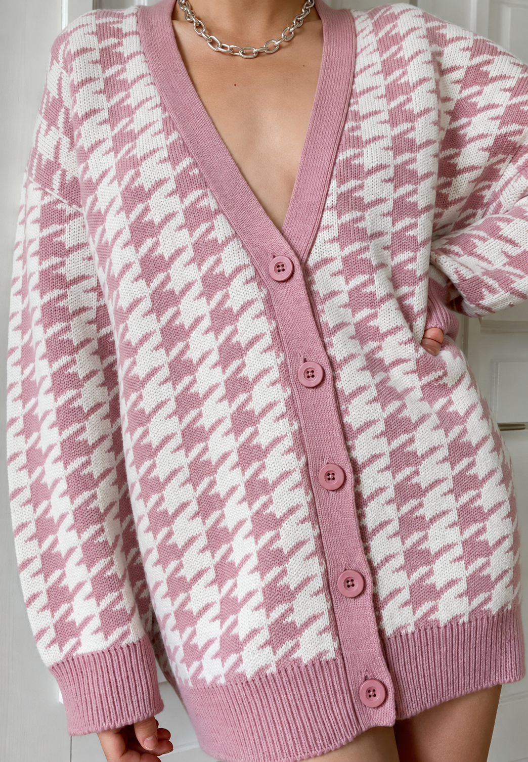 Mode femme: cardigan imprimé oversize confortable, parfait pour superposer en toute saison.