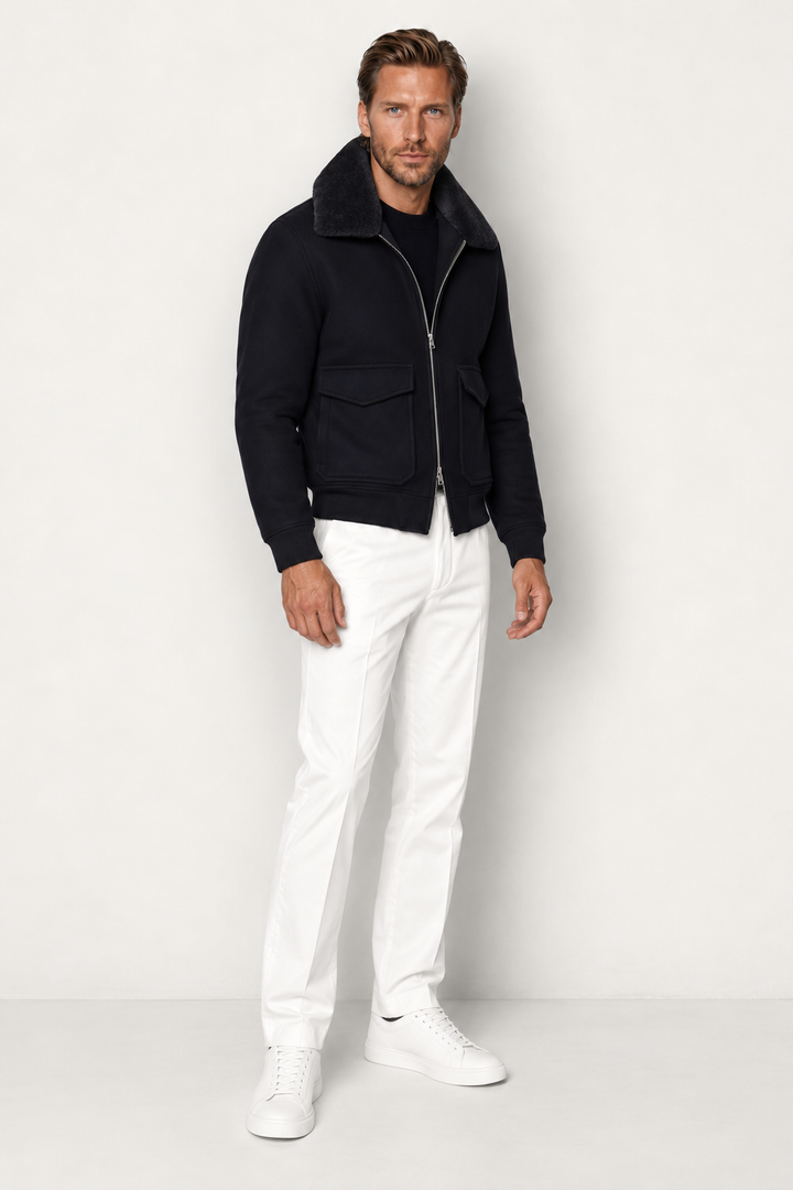 Veste bomber noire pour homme, style élégant et décontracté. Idéale mode masculine automne/hiver, coupe courte.