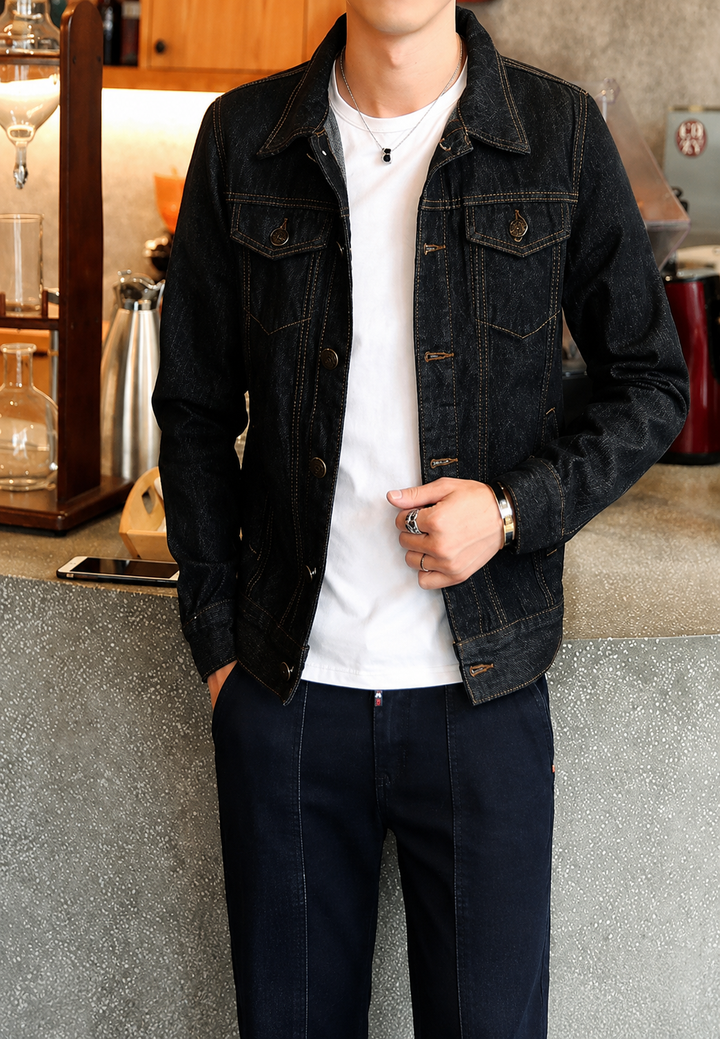 Veste en jean délavée confortable pour homme, design intemporel, indispensable pour un dressing casual et stylé.