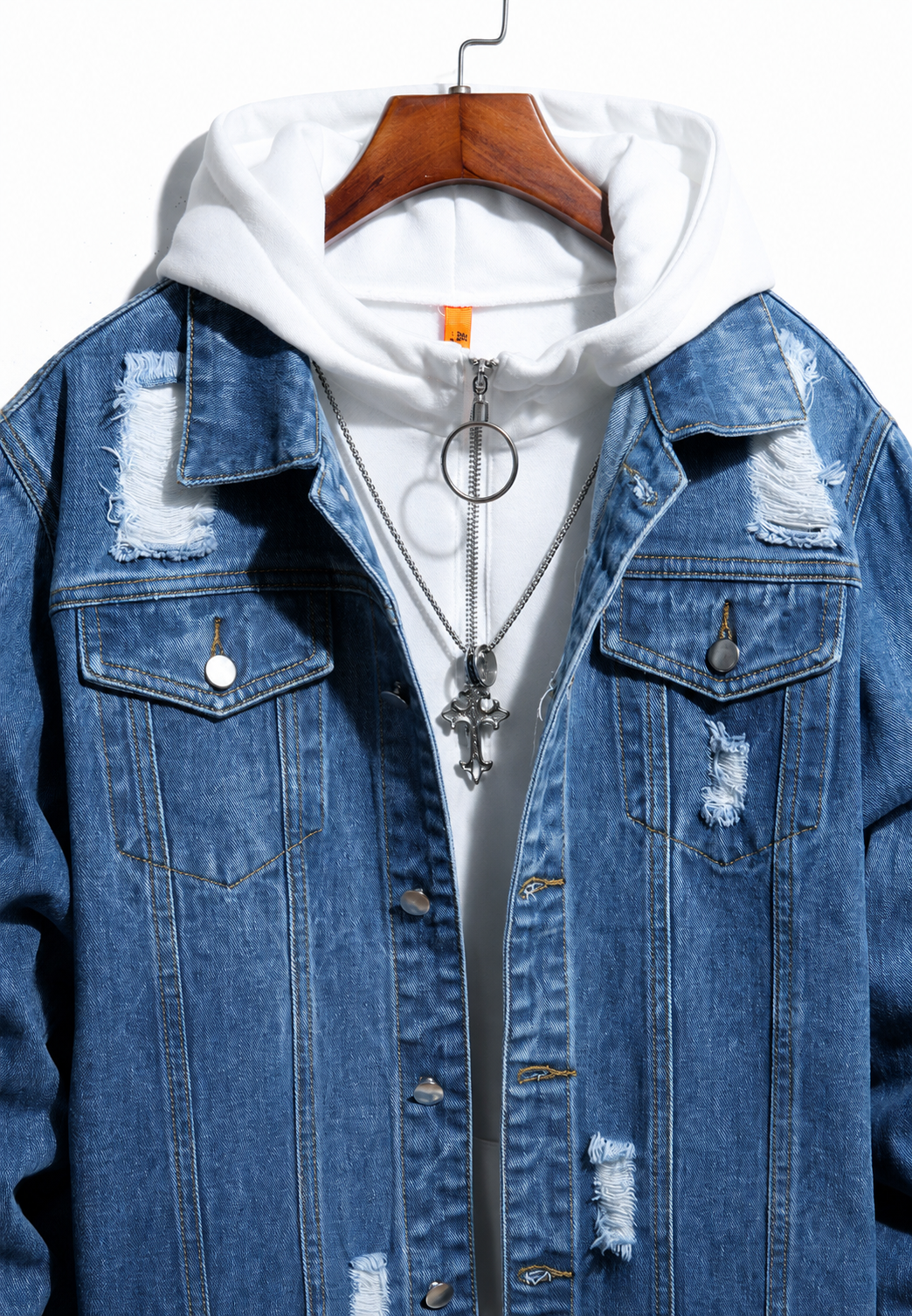 Veste en jean homme, finitions déchirées et délavées, blouson denim pour un look décontracté tendance.