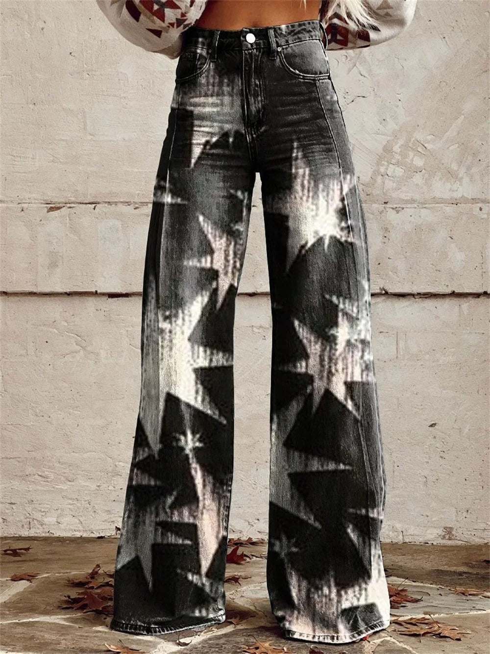 Pantalon femme taille haute large et fluide, imprimé étoiles. Style tendance, confortable pour look décontracté chic.