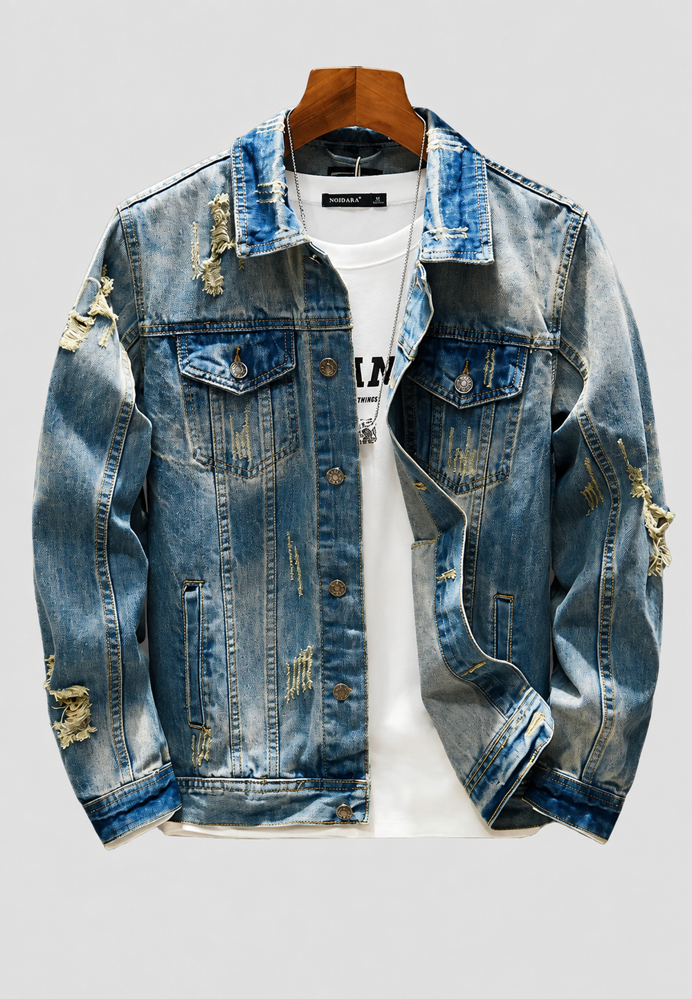 Blouson en jean homme slim déchiré. Style mode urbaine automne, délavé. Parfait look décontracté.