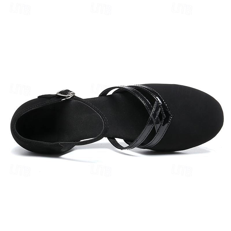 Chaussures de danse femme à talon bas, en noir, conçues pour le confort et la performance sur piste.