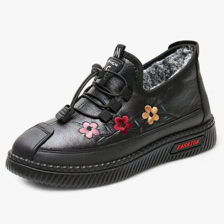 Chaussons rouges douillets pour femmes avec motif floral élégant, apportant chaleur et confort.