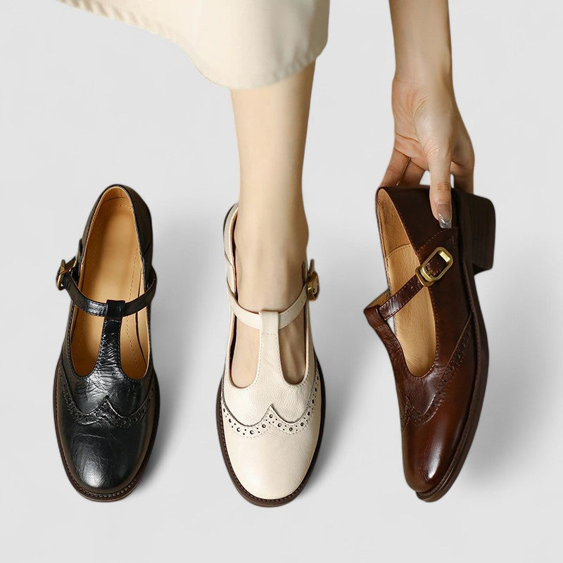 Élégantes chaussures Mary Jane pour femme, design classique à bout rond pour un style intemporel.