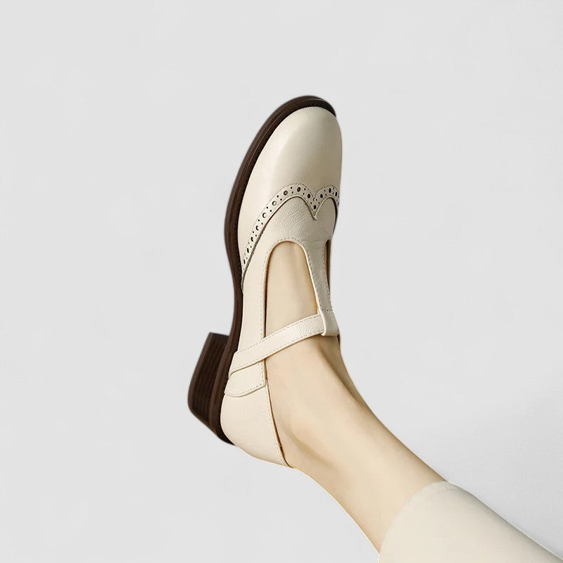 Vue de profil des chaussures Mary Jane femme, alliant confort et style pour la vie de tous les jours.