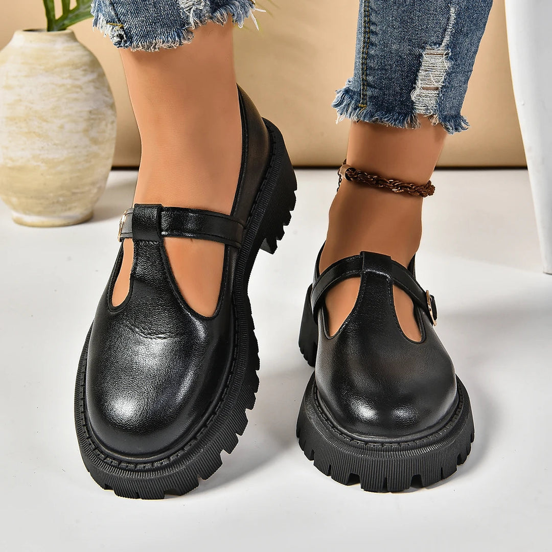 Chaussures Mary Jane confortables et réglables noires, style plateforme rétro idéal pour un usage quotidien féminin.