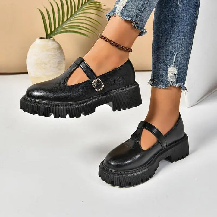 Confortables Mary Jane rétro à plateforme noire pour femmes, idéales pour le soutien orthopédique et un look élégant.