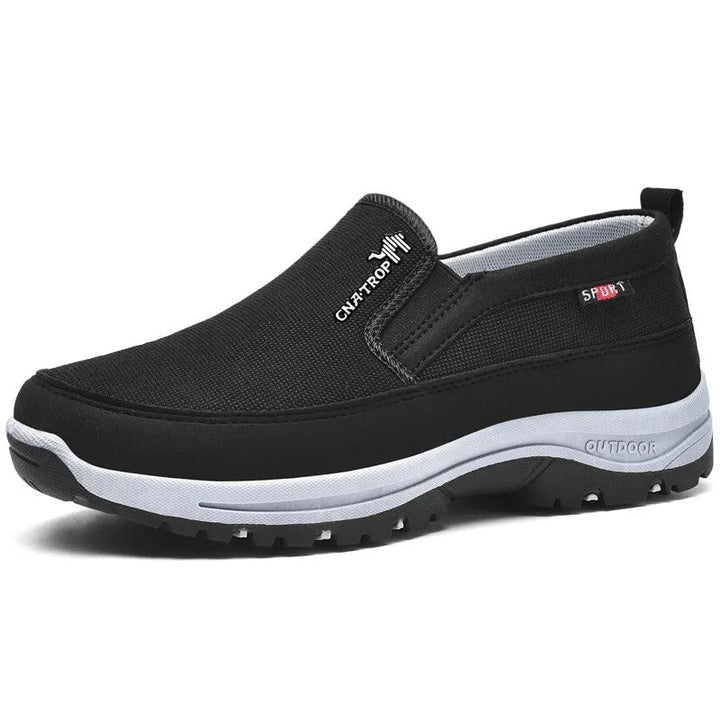 Paire de chaussures orthopédiques homme offrant confort supérieur, soutien essentiel et bien-être quotidien.