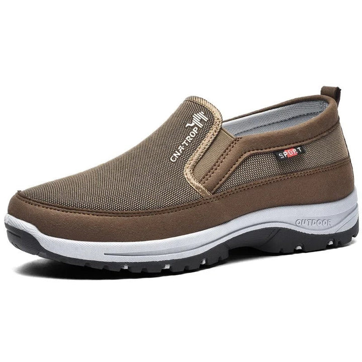 Chaussures orthopédiques homme pour soulager les douleurs, offrant maintien et soutien pour un confort quotidien.