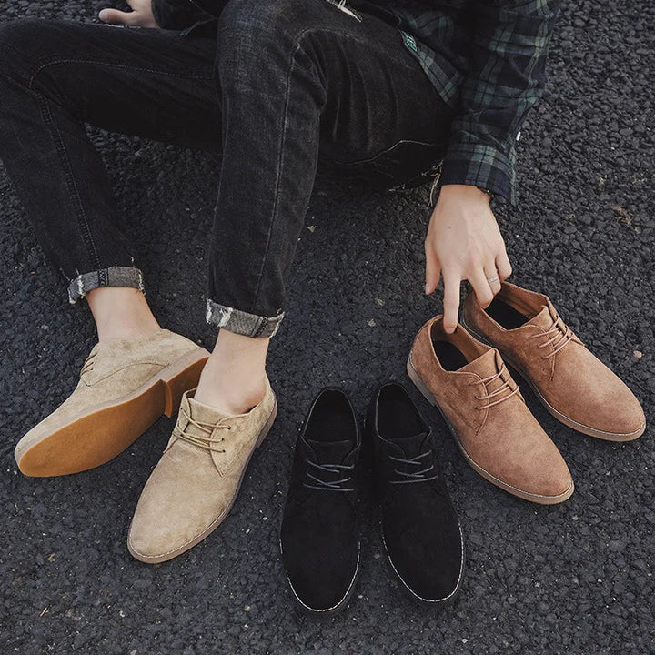 Paire de chaussures Richelieu homme bleues, design classique revisité, pour une élégance moderne et confortable.