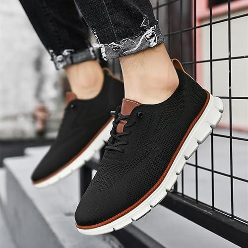 Paire de chaussures urbaines homme légères et confortables. Idéales pour la marche et le quotidien, polyvalentes.