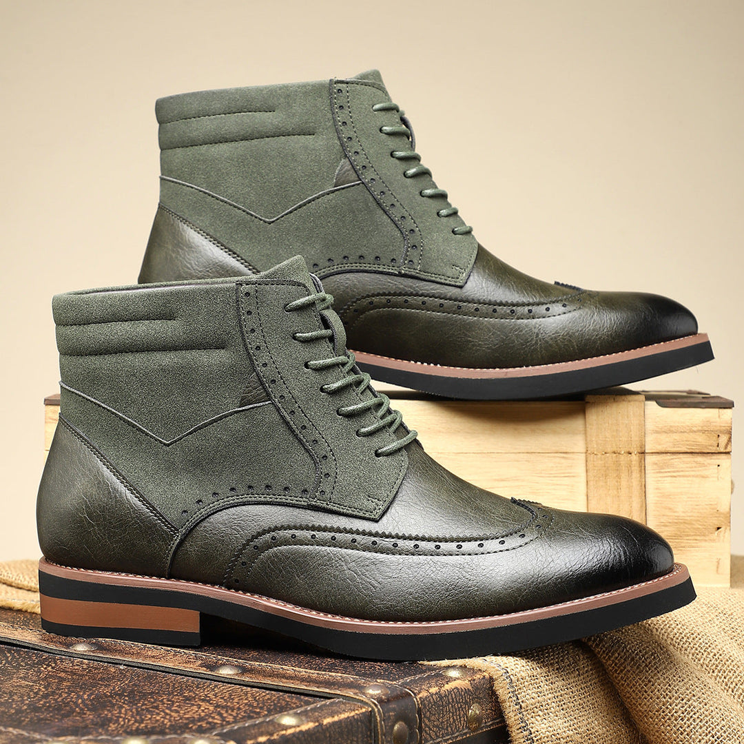 Motif wingtip classique sur chaussures homme en cuir, offrant un style élégant et polyvalent.