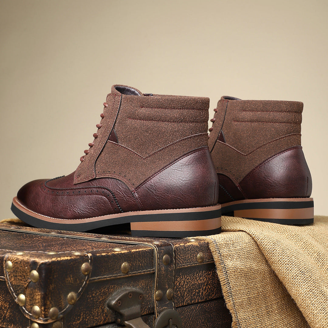 Vue de dessus des chaussures wingtip homme, révélant la finesse du design et des perforations.
