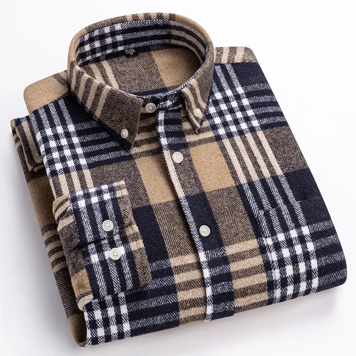 Chemise à carreaux homme élégante, coupe ajustée. Parfaite pour un look moderne et distingué.