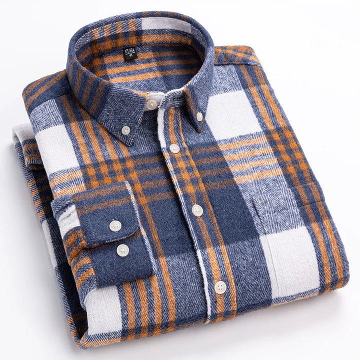 Chemise homme à carreaux pour bureau. Coupe ajustée, polyvalente, idéale tenue pro et élégante.