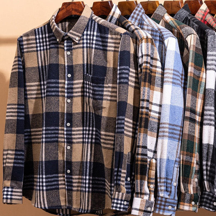 Chemise à carreaux homme, motif classique. Style élégant et ajusté, parfaite pour toute occasion.