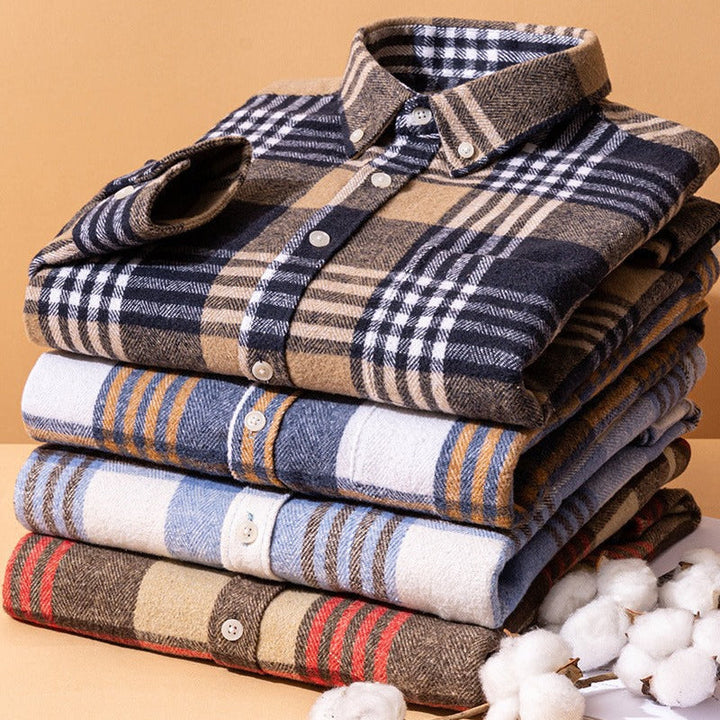Chemise homme à carreaux, élégante et ajustée. Mode masculine, vêtement polyvalent pour toute tenue.