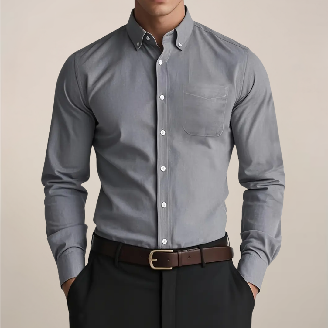 Chemise homme confortable à manches longues, parfaite pour le bureau ou un week-end décontracté. Vêtement masculin.