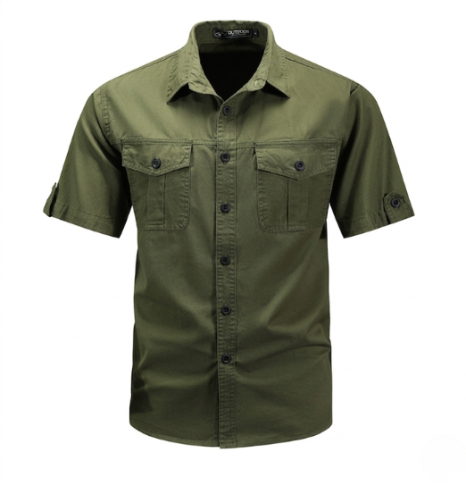 Chemise homme cargo boutonnée, manches courtes, avec poches multiples. Parfaite pour un look décontracté et pratique.