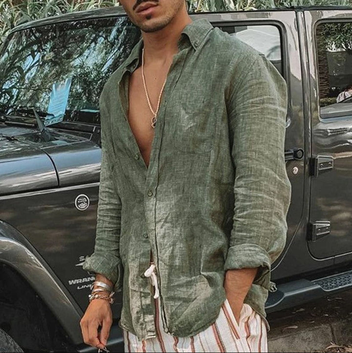 Chemise homme manches longues, style casual et élégant, idéale pour les journées de printemps et soirées d'été.