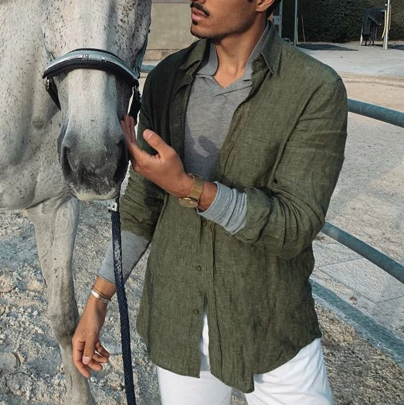 Chemise homme polyvalente, manches longues, alliant le style décontracté et l'élégance pour un confort quotidien.
