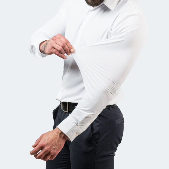 Style classique et raffiné avec cette chemise homme habillée, boutons, manches longues, parfaite pour le bureau ou un événement chic.